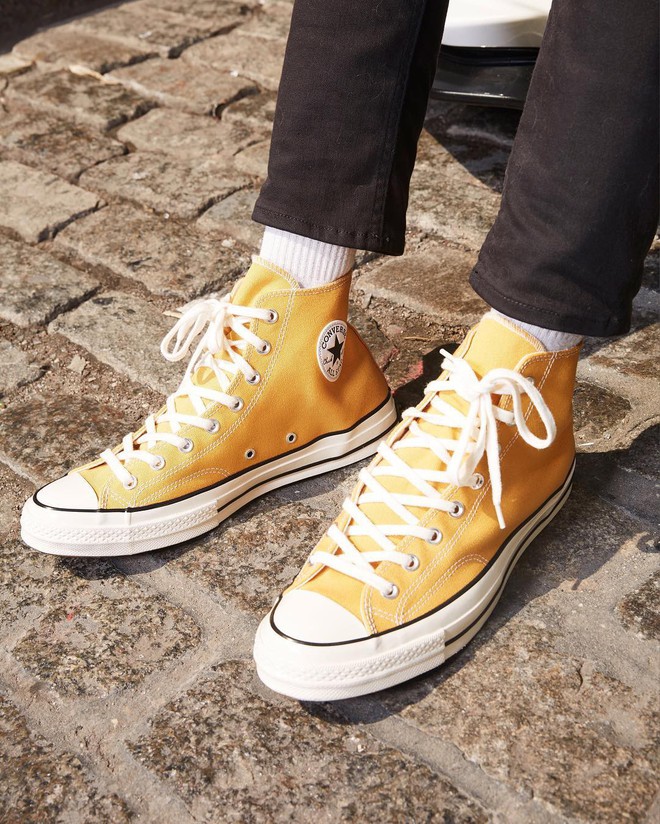 Sneakers đừng chỉ chọn trắng đen an toàn, còn có nhiều mẫu rực rỡ hot lắm đây này - ảnh 2