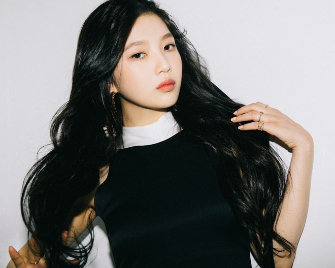 Đây là hành động mà lúc nào Joy cũng làm trong các bức ảnh teaser comeback của Red Velvet - Ảnh 7. Đây là hành động mà lúc nào Joy cũng làm trong các bức ảnh teaser comeback của Red Velvet - Ảnh 7.