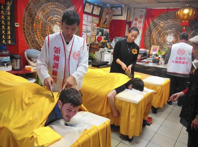 3 kiểu massage mát lạnh tới tận sống lưng dành cho những người ưa thích sự táo bạo - Ảnh 4. 3 kiểu massage mát lạnh tới tận sống lưng dành cho những người ưa thích sự táo bạo - Ảnh 4.