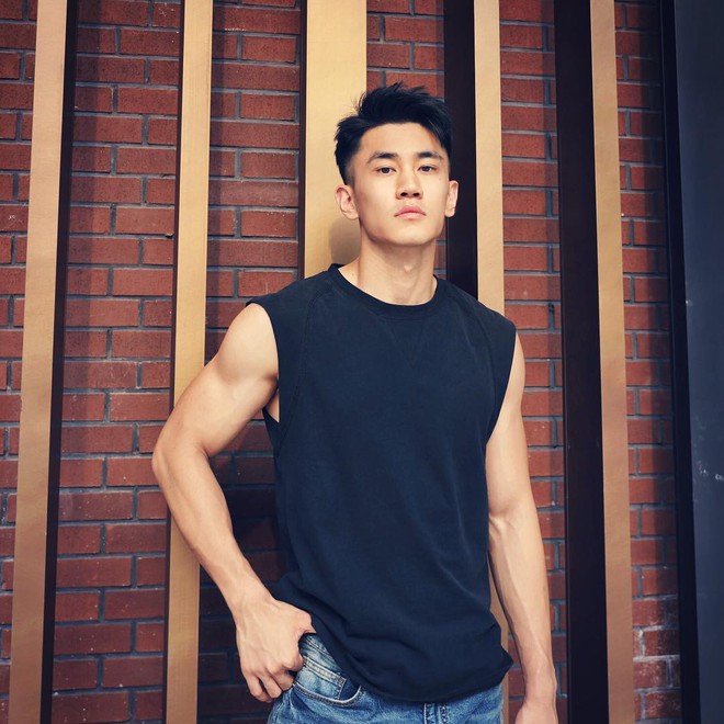 HLV hot nhất MXH Trung Quốc Điển trai cao 1m86 thân hình khiến các cô gái xịt máu mũi