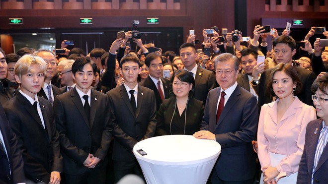 Sau vợ Song Hye Kyo, đến lượt Song Joong Ki lịch lãm, điển trai dự sự kiện tầm cỡ cùng Tổng thống Hàn - Ảnh 17.