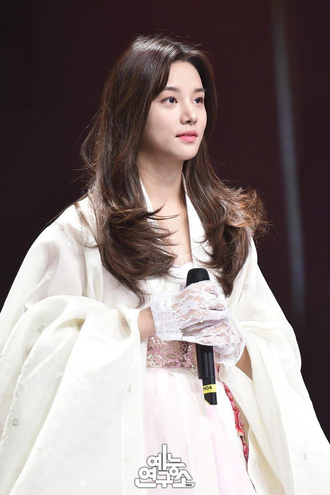 Nổi tiếng vì đẹp lạ, nữ idol khiến khán giả bất ngờ khi tham gia show hát giấu mặt - Ảnh 4. Nổi tiếng vì đẹp lạ, nữ idol khiến khán giả bất ngờ khi tham gia show hát giấu mặt - Ảnh 4.