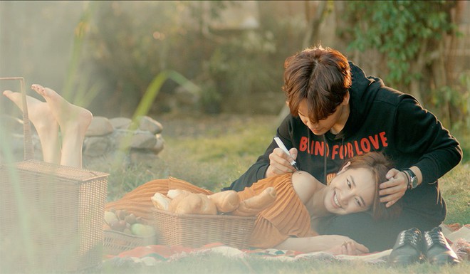 “Trong Trí Nhớ Của Anh”: Tình yêu chia cách bởi sinh ly tử biệt là tình yêu xót xa nhất - Ảnh 3. “Trong Trí Nhớ Của Anh”: Tình yêu chia cách bởi sinh ly tử biệt là tình yêu xót xa nhất - Ảnh 3.