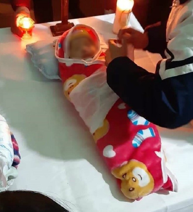 Hà Nội: Làm rõ cái chết của bé gái hơn 2 tháng tuổi sau khi tiêm phòng ở trạm y tế xã - Ảnh 1. Hà Nội: Làm rõ cái chết của bé gái hơn 2 tháng tuổi sau khi tiêm phòng ở trạm y tế xã - Ảnh 1.