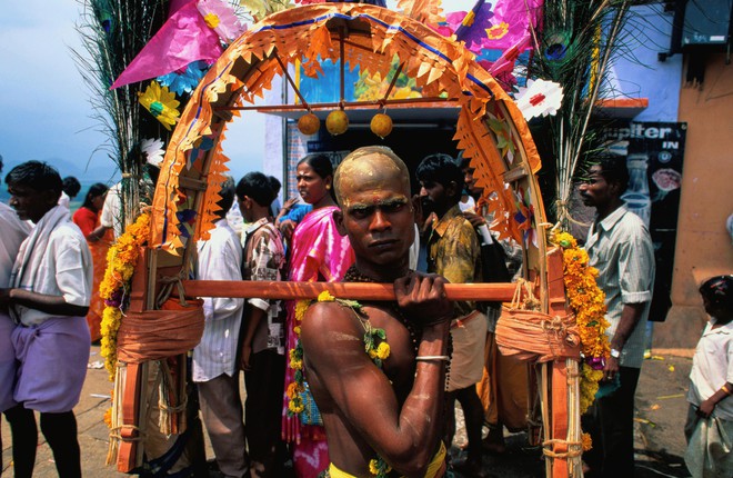 Thaipusam - Lễ hội hoang dại nhất thế giới: khi con người sẵn sàng chịu đau đớn để được an lành - Ảnh 3.