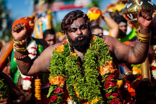 Thaipusam - Lễ hội hoang dại nhất thế giới: khi con người sẵn sàng chịu đau đớn để được an lành - Ảnh 1.