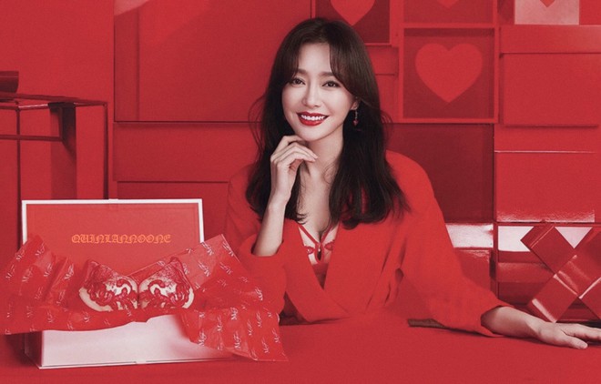 Diện đồ nội y nóng bỏng, “nữ hoàng bảo thủ” Tần Lam bị netizen mỉa mai: “Đúng là đạo đức giả” - Ảnh 8. Diện đồ nội y nóng bỏng, “nữ hoàng bảo thủ” Tần Lam bị netizen mỉa mai: “Đúng là đạo đức giả” - Ảnh 8.
