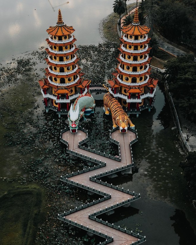 Ra đây mà xem ngôi chùa “rồng bay hổ múa” có thật ở Đài Loan, nhìn hình check-in trên Instagram mà choáng ngợp - Ảnh 12.