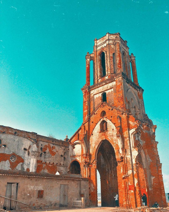 Sửng sốt trước nhà thờ được dân mạng ca tụng là “tháp nghiêng Pisa” phiên bản Việt: Chẳng biết giống ở chỗ nào ta? - Ảnh 2.