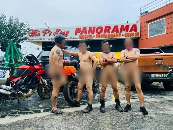 Xôn xao hình ảnh 4 người đàn ông khỏa thân đi xe máy lên đèo Mã Pì Lèng, chụp ảnh check in phản cảm trước cửa KS Panorama - Ảnh 2. Xôn xao hình ảnh 4 người đàn ông khỏa thân đi xe máy lên đèo Mã Pì Lèng, chụp ảnh check in phản cảm trước cửa KS Panorama - Ảnh 2.