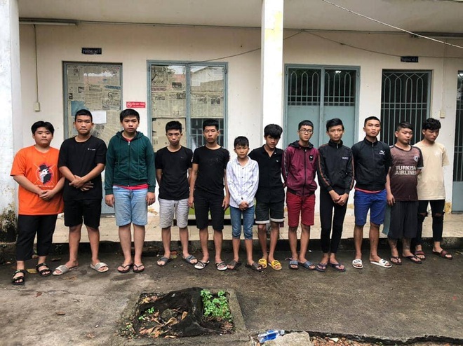Thiếu niên 15 tuổi cầm đầu vụ hỗn chiến 2 băng nhóm do mâu thuẫn biểu diễn xiếc dạo ở Sài Gòn - Ảnh 1.