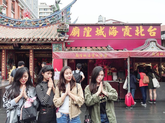 Du lịch Đài Loan đừng quên ghé thăm ngôi đền se duyên nổi tiếng để khi đi lẻ bóng, lúc về có đôi - Ảnh 1.