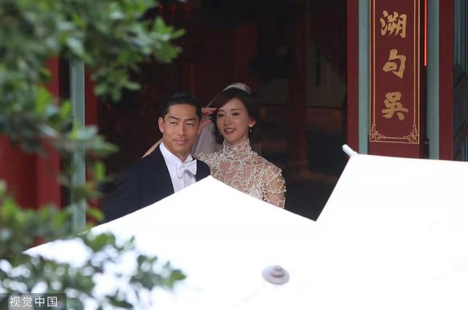 Bị phản đối dữ dội, siêu mẫu ngực khủng xứ Đài Lâm Chí Linh vẫn váy cưới lộng lẫy tập dượt trước hôn lễ với chồng Nhật kém 7 tuổi - Ảnh 1. Bị phản đối dữ dội, siêu mẫu ngực khủng xứ Đài Lâm Chí Linh vẫn váy cưới lộng lẫy tập dượt trước hôn lễ với chồng Nhật kém 7 tuổi - Ảnh 1.