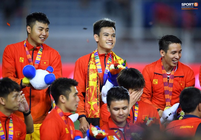 U22 Việt Nam ăn mừng cực cảm xúc khi vô địch SEA Games 30 - Ảnh 15. U22 Việt Nam ăn mừng cực cảm xúc khi vô địch SEA Games 30 - Ảnh 15.