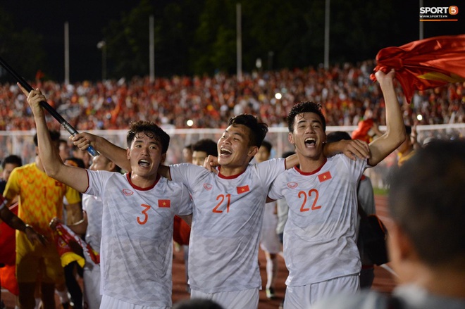 U22 Việt Nam ăn mừng cực cảm xúc khi vô địch SEA Games 30 - Ảnh 14. U22 Việt Nam ăn mừng cực cảm xúc khi vô địch SEA Games 30 - Ảnh 14.
