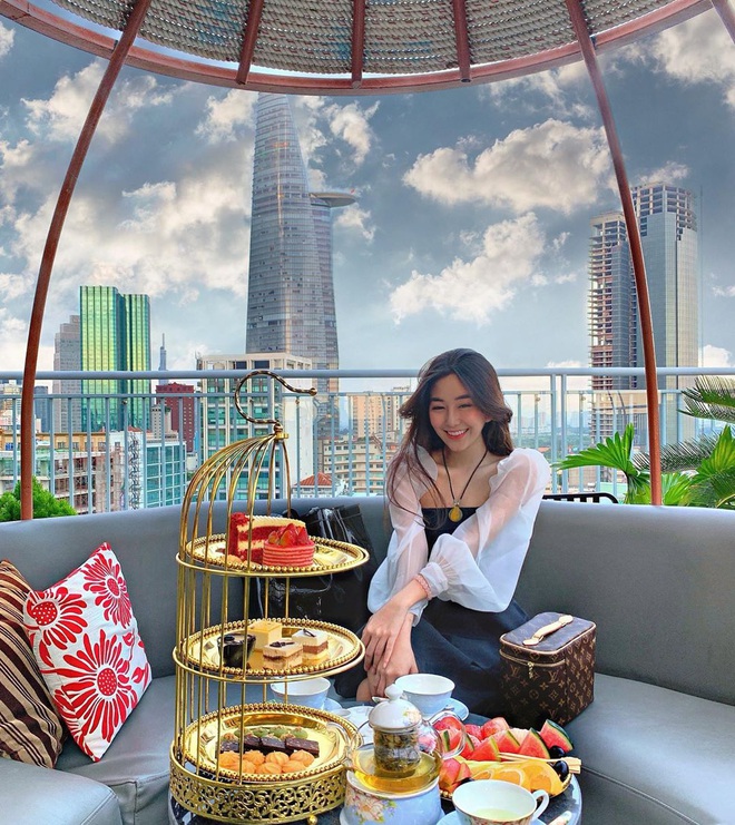 Gái xinh nào kiếm tiền giỏi nhất năm 2019? Xuất hiện trong danh sách này có người mới 19 tuổi đã sở hữu vốn làm ăn 5,5 tỷ - Ảnh 11.