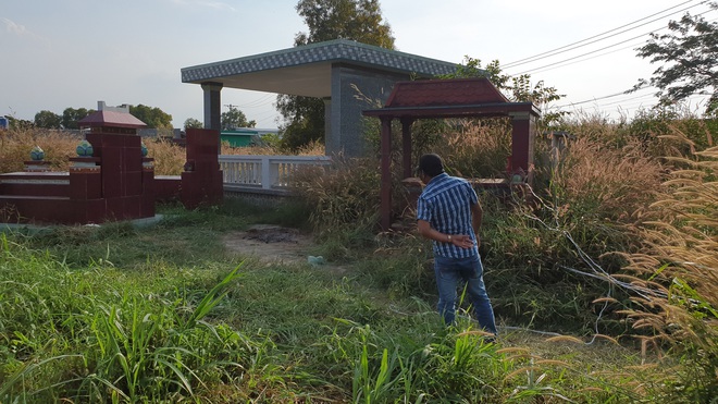 TP. HCM: Phát hiện bộ xương giống người bị đốt cháy đen, còn sót lại hộp sọ trong đống tro tàn ở nghĩa địa  - Ảnh 3.