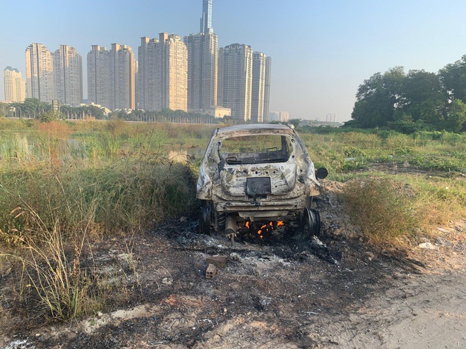 Hình ảnh camera ghi lại chân dung nghi phạm sát hại gia đình người Hàn Quốc sau đó cướp tài sản, đốt xe phi tang - Ảnh 2.