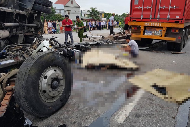 Nhìn lại những vụ TNGT kinh hoàng năm 2019: Nữ lao công chết thảm trên đường Láng Hạ, 15 người thương vong trên đường viếng nghĩa trang - Ảnh 31.