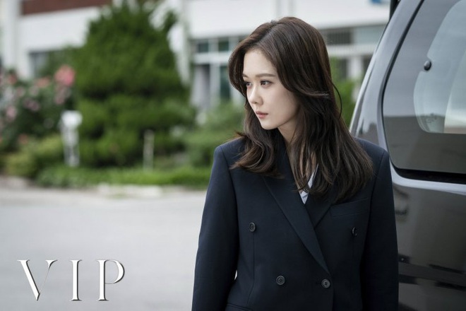 7 nữ chính ấn tượng nhất phim Hàn 2019: IU bứt phá ngoạn mục với bà chủ khách sạn ma - Ảnh 18.