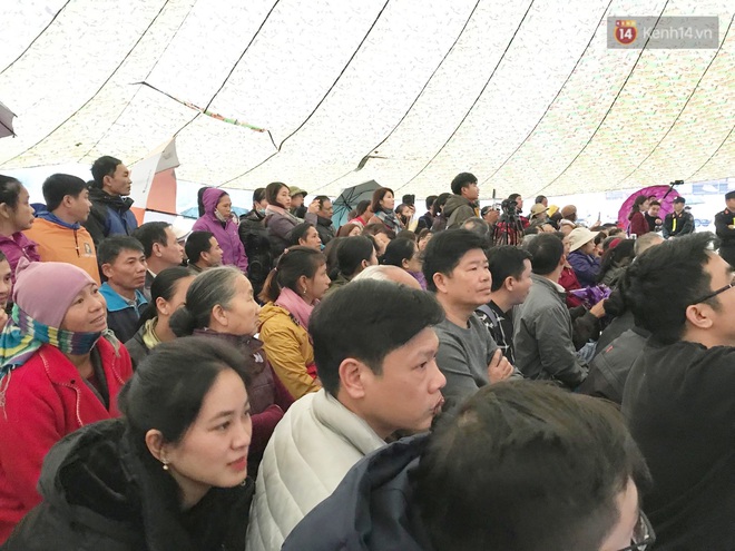 Ngày tuyên án vụ nữ sinh giao gà bị sát hại ở Điện Biên: Gia đình Duyên đeo khăn tang trắng, mang di ảnh đến toà - Ảnh 5. Ngày tuyên án vụ nữ sinh giao gà bị sát hại ở Điện Biên: Gia đình Duyên đeo khăn tang trắng, mang di ảnh đến toà - Ảnh 5.