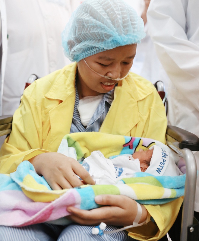 Đỗ Bình An đã được 6 tháng tuổi: Câu chuyện phi thường của người mẹ ung thư giai đoạn cuối, quyết sinh con bằng tất cả tình yêu thương và lòng dũng cảm - Ảnh 6.