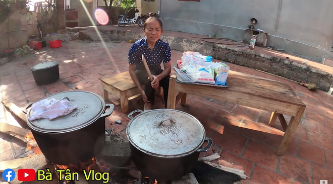 Tuyên bố làm thạch 7 tầng nhưng chỉ được 4 tầng, lần này Bà Tân Vlog còn mượn luôn hình trên mạng để làm thumbnail - Ảnh 1.