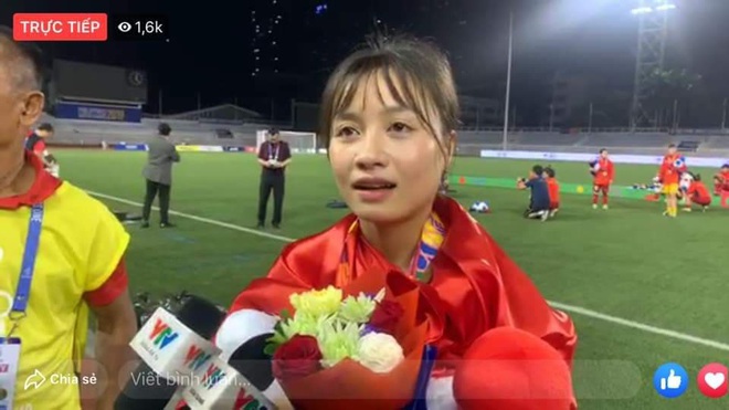 Nữ cầu thủ Hoàng Thị Loan: Vào sân từ băng ghế dự bị nhưng chiếm sạch spotlight, được cameraman ưu ái trong từng khung hình - Ảnh 7. Nữ cầu thủ Hoàng Thị Loan: Vào sân từ băng ghế dự bị nhưng chiếm sạch spotlight, được cameraman ưu ái trong từng khung hình - Ảnh 7.