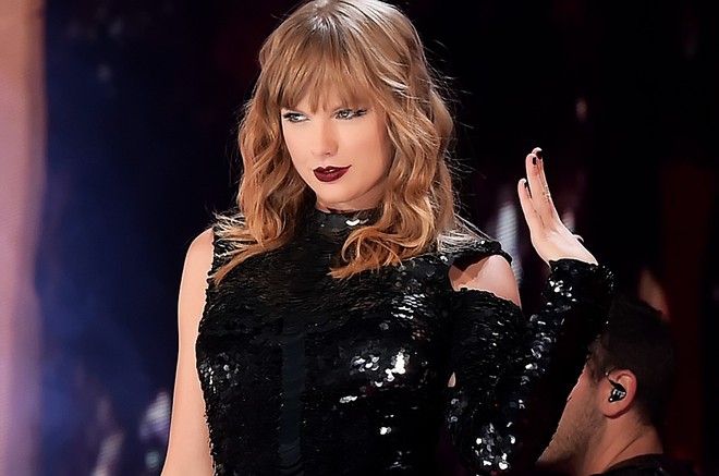 Grammy 2019: Thua cuộc trước Ariana Grande, Taylor Swift vuột mất cơ hội đi vào lịch sử - Ảnh 2. Grammy 2019: Thua cuộc trước Ariana Grande, Taylor Swift vuột mất cơ hội đi vào lịch sử - Ảnh 2.