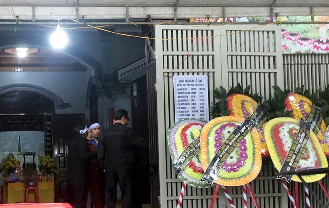 Vụ phó phòng ngân hàng chém bố tử vong, đâm mẹ và em gái nguy kịch: Người dân vẫn chưa hết bàng hoàng - Ảnh 1. Vụ phó phòng ngân hàng chém bố tử vong, đâm mẹ và em gái nguy kịch: Người dân vẫn chưa hết bàng hoàng - Ảnh 1.