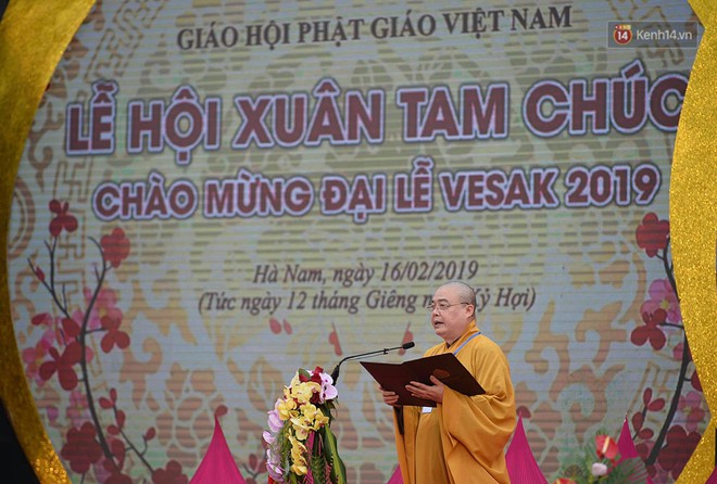 Hơn 30.000 Phật tử và du khách thập phương đổ về khai hội ngôi chùa lớn nhất Việt Nam đang trong quá trình hoàn thiện - Ảnh 8.