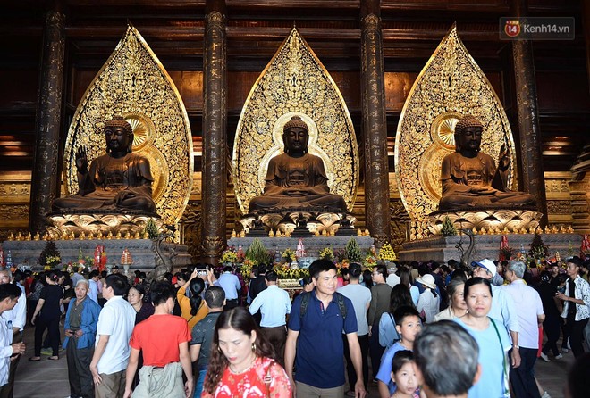 Hơn 30.000 Phật tử và du khách thập phương đổ về khai hội ngôi chùa lớn nhất Việt Nam đang trong quá trình hoàn thiện - Ảnh 19.