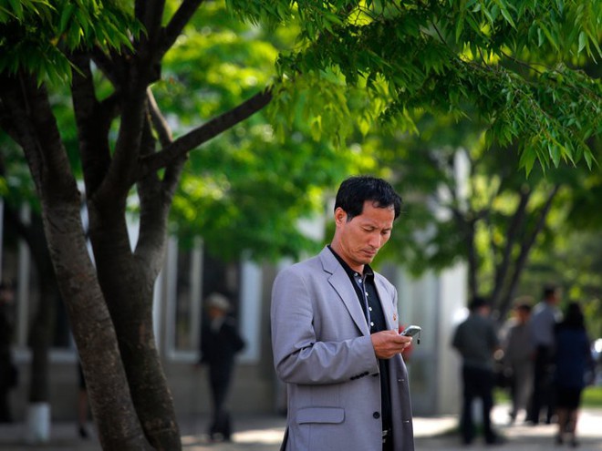 Triều Tiên và 10 cái độc nhất trong cách dùng công nghệ: Tự chế Facebook riêng, USB và máy tính là thời trang thượng lưu... - Ảnh 3.