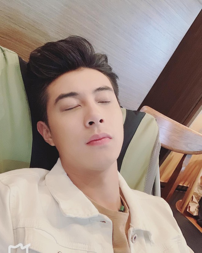 Tất tần tật về 2 soái ca trong MV mới của Hương Giang đang gây bão: Điển trai, body 6 múi sexy và profile quá khủng - Ảnh 5. Tất tần tật về 2 soái ca trong MV mới của Hương Giang đang gây bão: Điển trai, body 6 múi sexy và profile quá khủng - Ảnh 5.