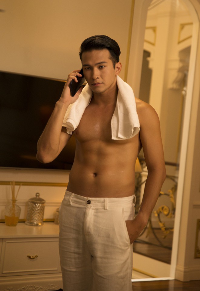 Tất tần tật về 2 soái ca trong MV mới của Hương Giang đang gây bão: Điển trai, body 6 múi sexy và profile quá khủng - Ảnh 13. Tất tần tật về 2 soái ca trong MV mới của Hương Giang đang gây bão: Điển trai, body 6 múi sexy và profile quá khủng - Ảnh 13.