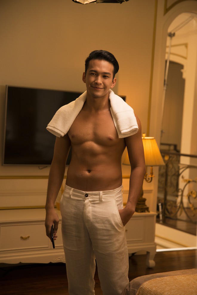 Tất tần tật về 2 soái ca trong MV mới của Hương Giang đang gây bão: Điển trai, body 6 múi sexy và profile quá khủng - Ảnh 12. Tất tần tật về 2 soái ca trong MV mới của Hương Giang đang gây bão: Điển trai, body 6 múi sexy và profile quá khủng - Ảnh 12.