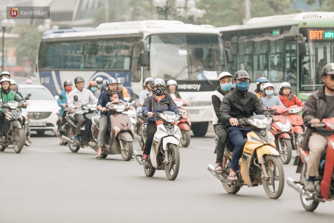 Chuyên gia và người dân nói về thí điểm cấm xe máy trên 2 tuyến đường ở Hà Nội: Ô tô mới là nguyên nhân chính gây tắc đường, ô nhiễm - Ảnh 4.