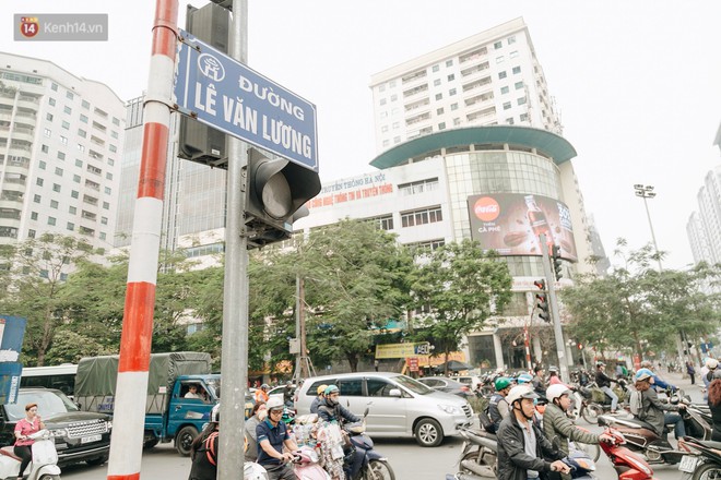 Chuyên gia và người dân nói về thí điểm cấm xe máy trên 2 tuyến đường ở Hà Nội: Ô tô mới là nguyên nhân chính gây tắc đường, ô nhiễm - Ảnh 1.