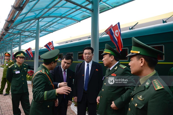 Ông Kim Jong-un vẫy tay tạm biệt và cảm ơn Việt Nam, lên tàu bọc thép trở về Triều Tiên - Ảnh 23.