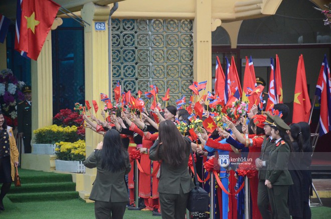 Ông Kim Jong-un vẫy tay tạm biệt và cảm ơn Việt Nam, lên tàu bọc thép trở về Triều Tiên - Ảnh 18.