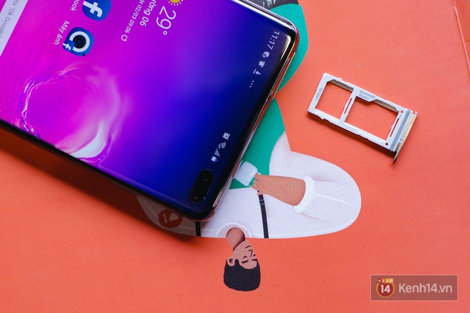 Mở hộp Galaxy S10+ chính thức tại Việt Nam: Thiết kế cực đẹp, 3 camera sau, cảm biến vân tay dưới màn hình - Ảnh 12.