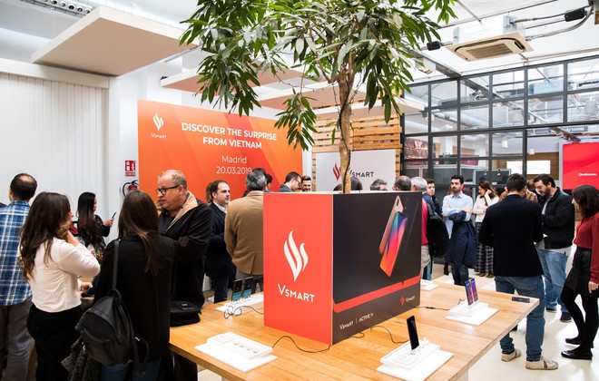 Điện thoại Vsmart chính thức ra mắt tại thị trường Tây Ban Nha, phân phối trên gần 90 cửa hàng - Ảnh 1.