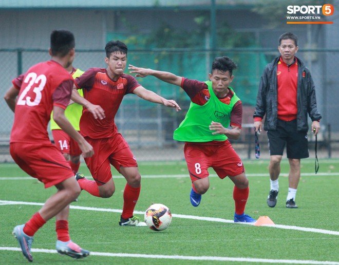 U18 Việt Nam tập luyện máu lửa, chờ ngày ra mắt tại giải tứ hùng ở Trung Quốc - Ảnh 1. U18 Việt Nam tập luyện máu lửa, chờ ngày ra mắt tại giải tứ hùng ở Trung Quốc - Ảnh 1.