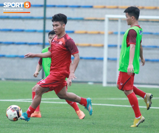 U18 Việt Nam tập luyện máu lửa, chờ ngày ra mắt tại giải tứ hùng ở Trung Quốc - Ảnh 7. U18 Việt Nam tập luyện máu lửa, chờ ngày ra mắt tại giải tứ hùng ở Trung Quốc - Ảnh 7.
