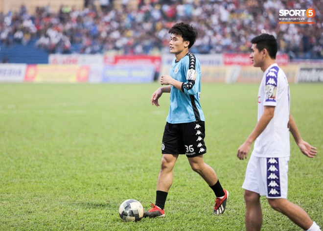 Bùi Tiến Dũng chán nản, không khí Hà Nội FC như đưa đám sau trận thua thảm trước CLB Thanh Hoá - Ảnh 6.