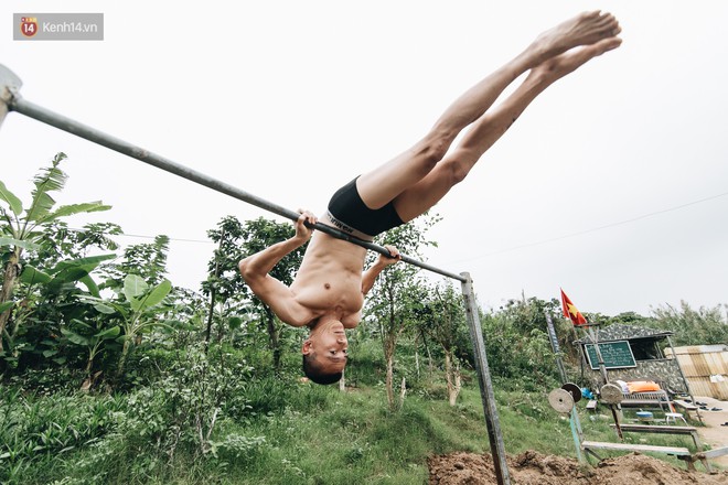 Sân tập thể hình tự chế của các lão bối: Vừa tập, vừa có thể ngắm sông Hồng và cầu Long Biên - Ảnh 6. Sân tập thể hình tự chế của các lão bối: Vừa tập, vừa có thể ngắm sông Hồng và cầu Long Biên - Ảnh 6.