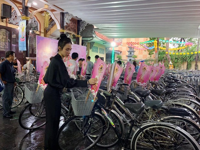 Ai rồi cũng khác, Angela Phương Trinh “lắm chiêu” ngày nào giờ đây đã thay đổi quá nhiều rồi - Ảnh 3. Ai rồi cũng khác, Angela Phương Trinh “lắm chiêu” ngày nào giờ đây đã thay đổi quá nhiều rồi - Ảnh 3.