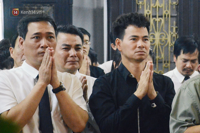 Xuân Bắc và nhiều nghệ sĩ nhà hát kịch Việt Nam bật khóc xót xa trong tang lễ đồng nghiệp vụ tai nạn hầm Kim Liên - Ảnh 6.