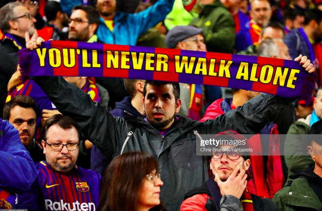 Cảm xúc của CĐV Barca có mặt tại sân Liverpool: người chết lặng, người nhỏ lệ đau đớn - Ảnh 5.