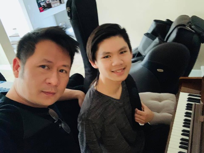 Cậu cả nhà Bằng Kiều: 16 tuổi đã lộ nét lãng tử, chơi đàn hay miễn chê và thành tích học tập đáng nể - Ảnh 4. Cậu cả nhà Bằng Kiều: 16 tuổi đã lộ nét lãng tử, chơi đàn hay miễn chê và thành tích học tập đáng nể - Ảnh 4.